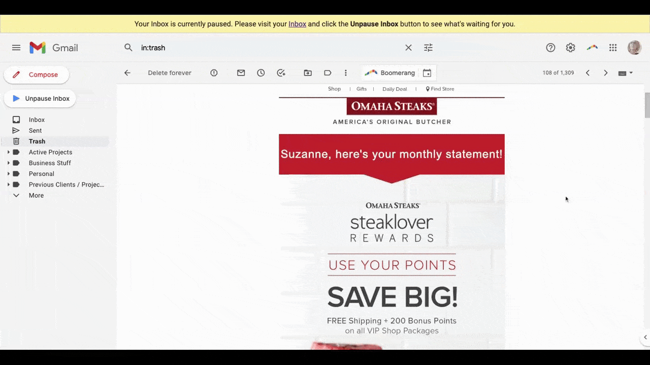 An Omaha Steaks responsive email reminds the customer of how many rewards points they have. The message also contains information on promotional packages, VIP shop offers, customer service details, and more.